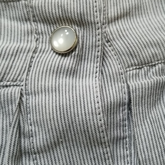 BCBGeneration STRIPED PLEATED SKIRT SIZE 6 - Picture 3 of 5